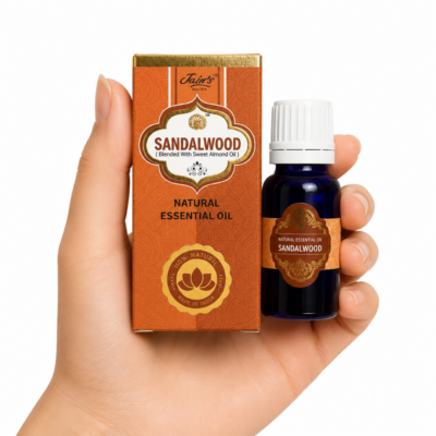 Aceite Esencial de Sándalo Jain's 100% natural con caja color sándalo y frasco de vidrio azul sobre fondo blanco.