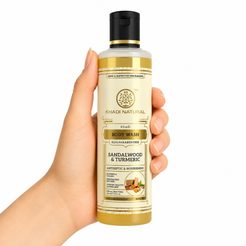 Khadi Natural Body Wash Sandalwood & Turmeric 210 ml, gel de baño ayurvédico hidratante con sándalo y cúrcuma sobre fondo blanco.