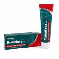 Gel Rumalaya Himalaya de 50 g con tubo y caja original sobre fondo blanco.