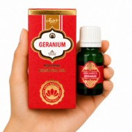 * Mano sosteniendo el Aceite Esencial de Geranio Jains junto a su caja original sobre fondo blanco.