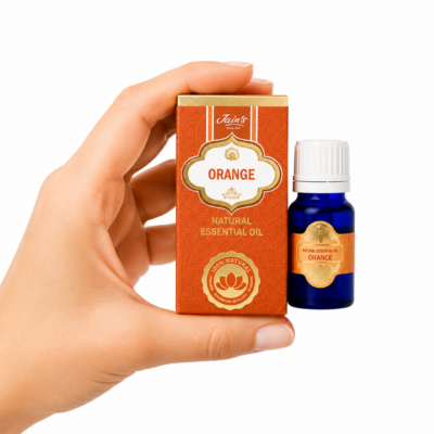 * Mano sosteniendo el Aceite Esencial de Naranja Jains junto a su caja original sobre fondo blanco.