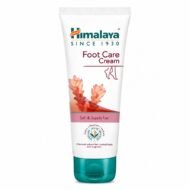 Crema para el Cuidado de Pies Foot Care Cream de Himalaya sobre fondo blanco