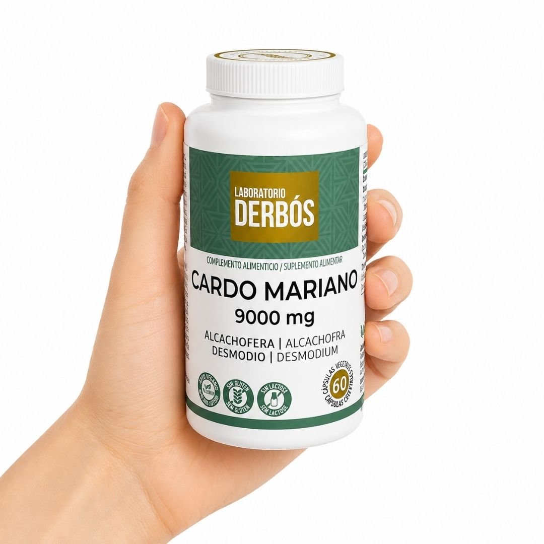 TGL 26 01 - Web - TGL-DERB-4373 - Cardo Mariano Mano sosteniendo Cardo Mariano 9000 mg con Alcachofa y Desmodio de Laboratorio Derbós